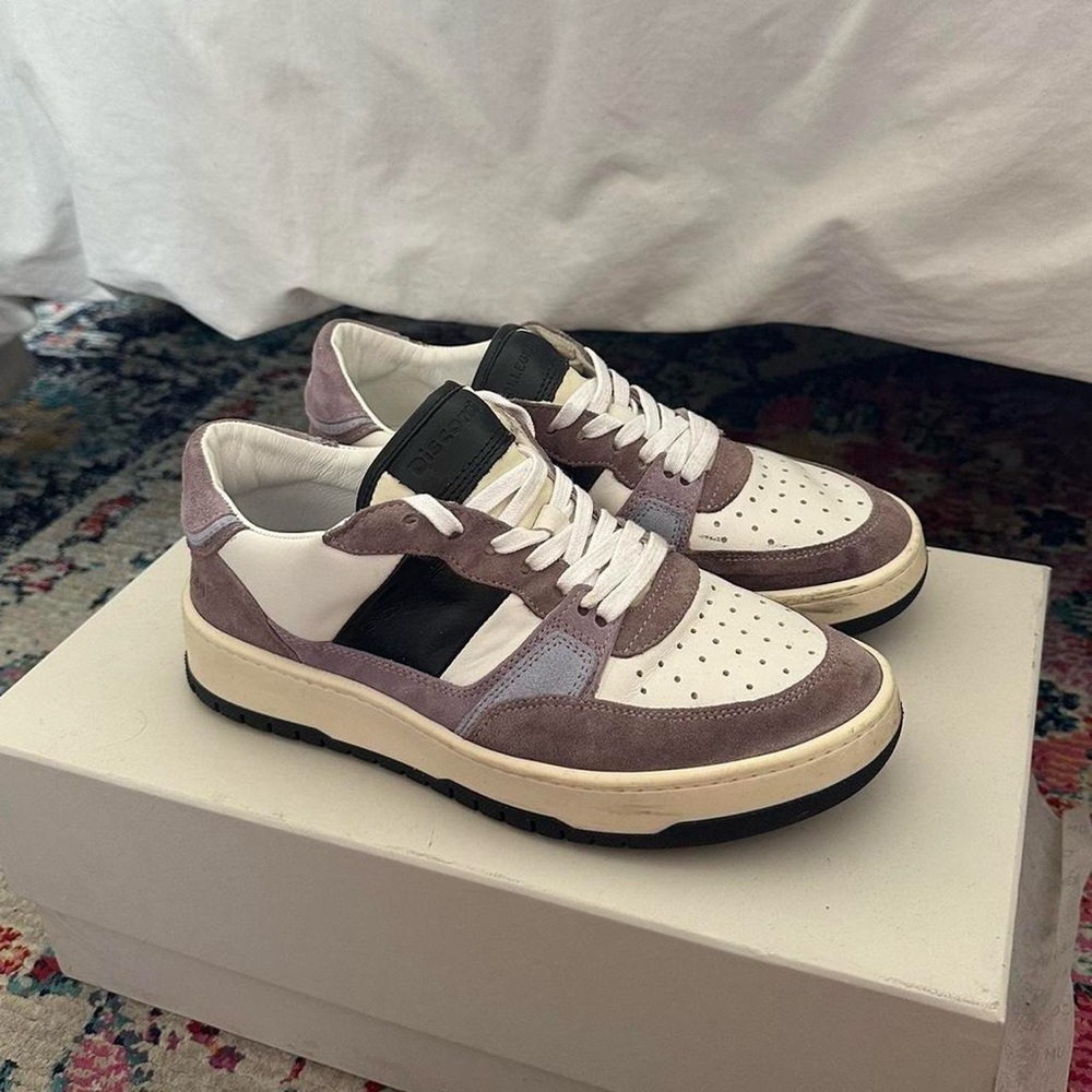 Discord x Collegium white sneakers

Collegium Pillar Alpha Annex
worn once